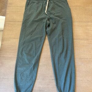 Women’s Vuori Performance Jogger Pants size small